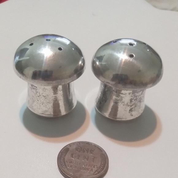 Vintage MUSHROOMS SALT AND PEPPER SHAKERS FRANCE ST MEDARD FRENCH - Picture 1 of 5